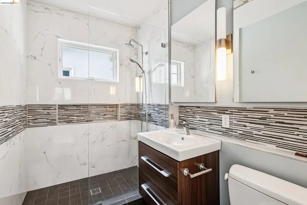 1066 Bayview Avenue Oakland CA 94610