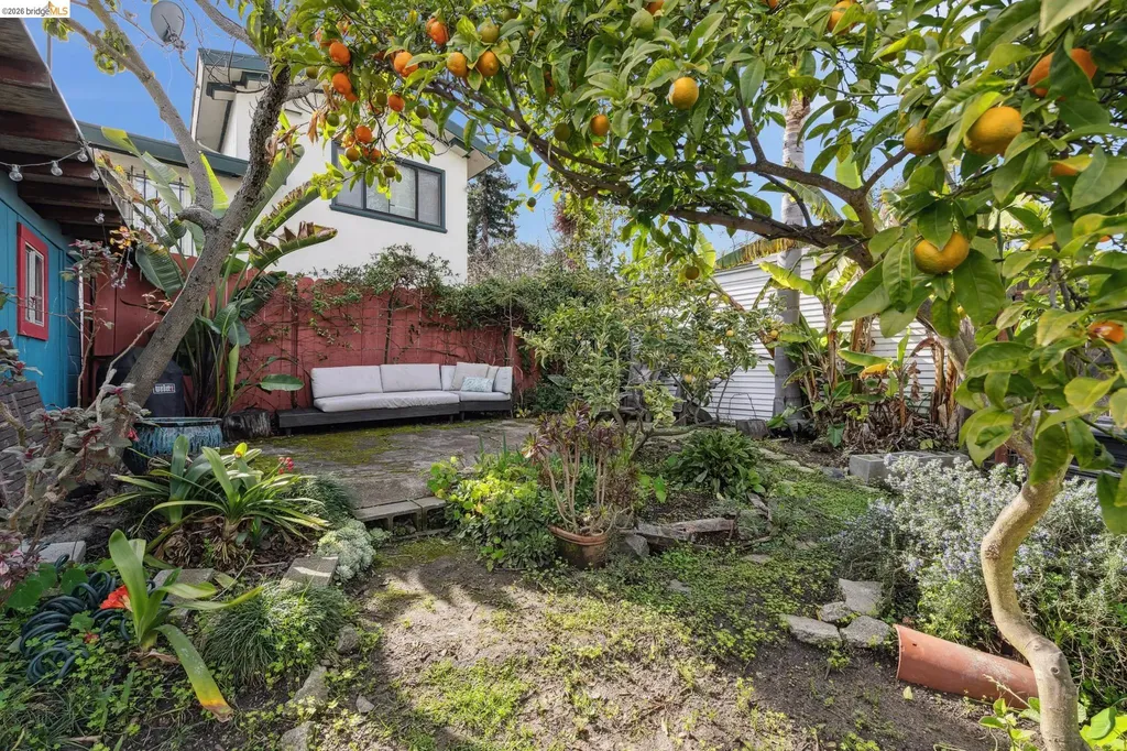 1066 Bayview Avenue Oakland CA 94610