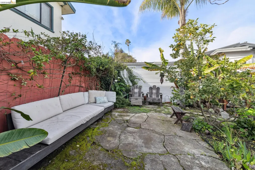 1066 Bayview Avenue Oakland CA 94610