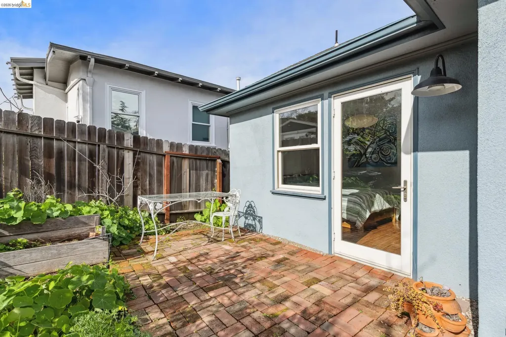 1066 Bayview Avenue Oakland CA 94610