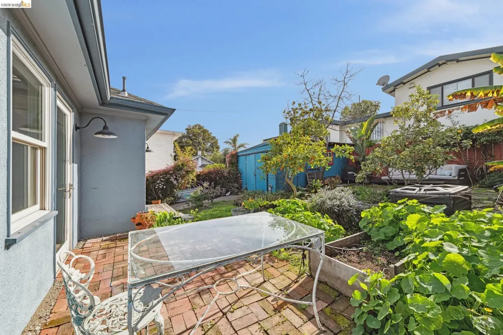 1066 Bayview Avenue Oakland CA 94610