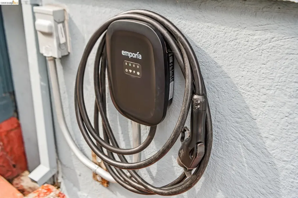 1066 Bayview Avenue Oakland CA 94610