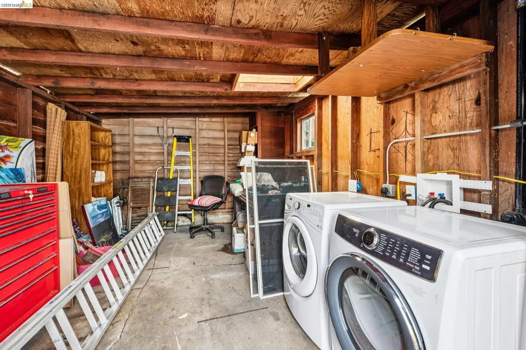 1066 Bayview Avenue Oakland CA 94610