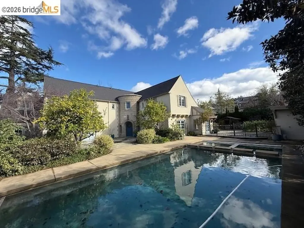 Piedmont CA, 6 Muir Avenue