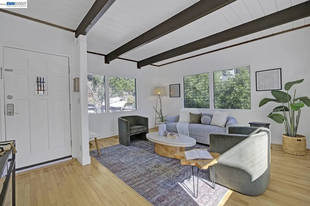 6956 Sayre Drive Oakland CA 94611