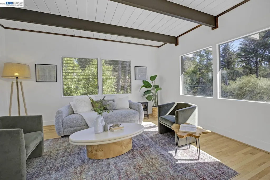 6956 Sayre Drive Oakland CA 94611