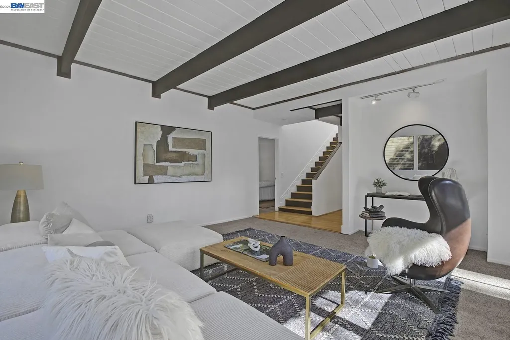 6956 Sayre Drive Oakland CA 94611