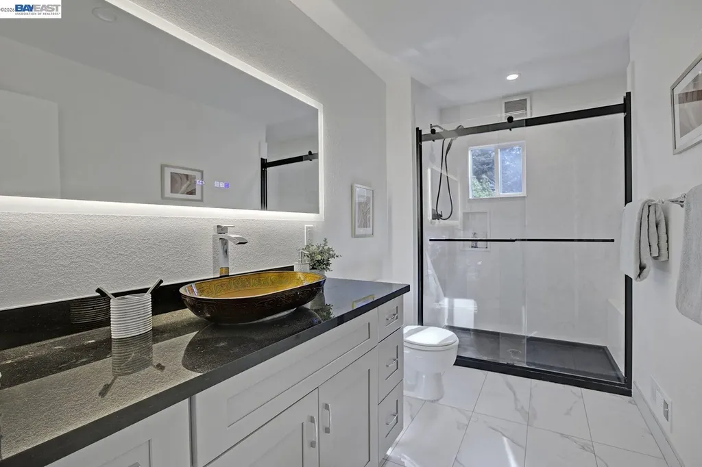 6956 Sayre Drive Oakland CA 94611