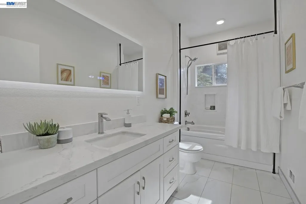 6956 Sayre Drive Oakland CA 94611