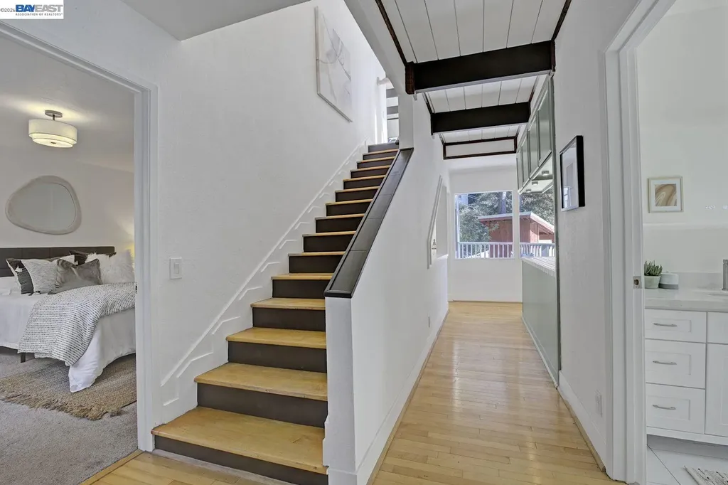 6956 Sayre Drive Oakland CA 94611