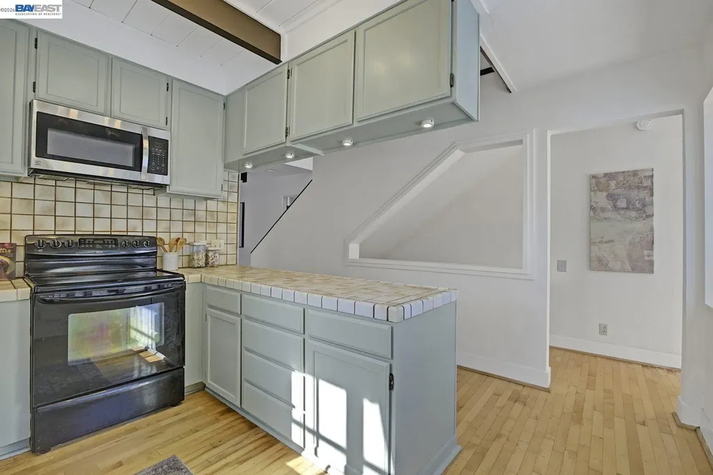 6956 Sayre Drive Oakland CA 94611