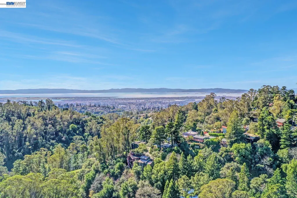 6956 Sayre Drive Oakland CA 94611