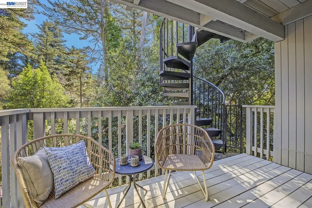 6956 Sayre Drive Oakland CA 94611