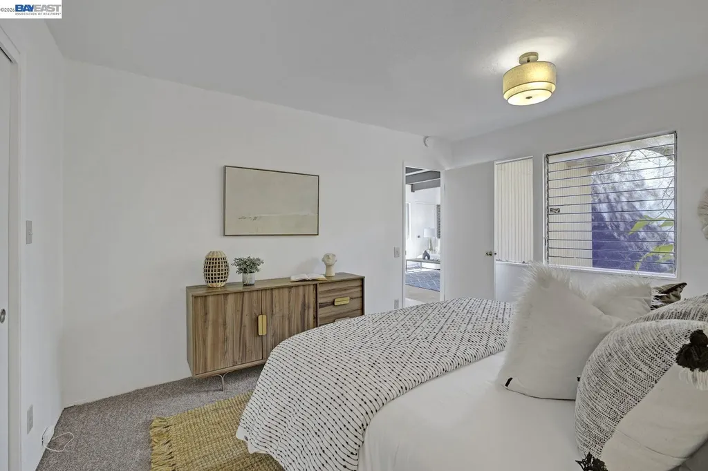 6956 Sayre Drive Oakland CA 94611