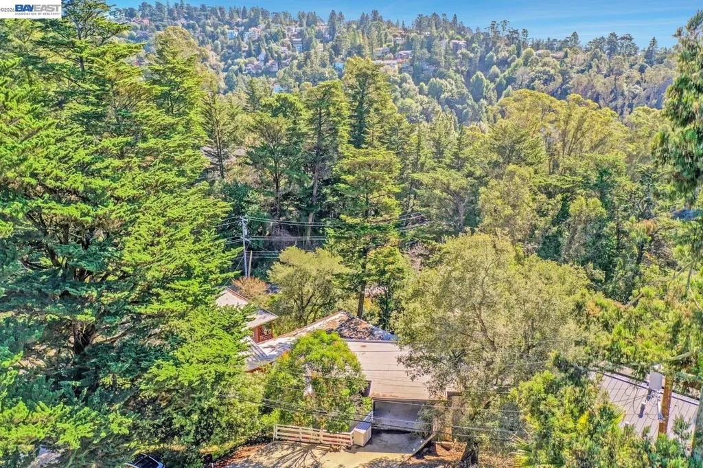 6956 Sayre Drive Oakland CA 94611