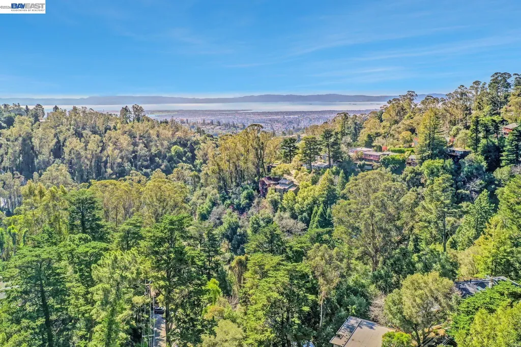 6956 Sayre Drive Oakland CA 94611