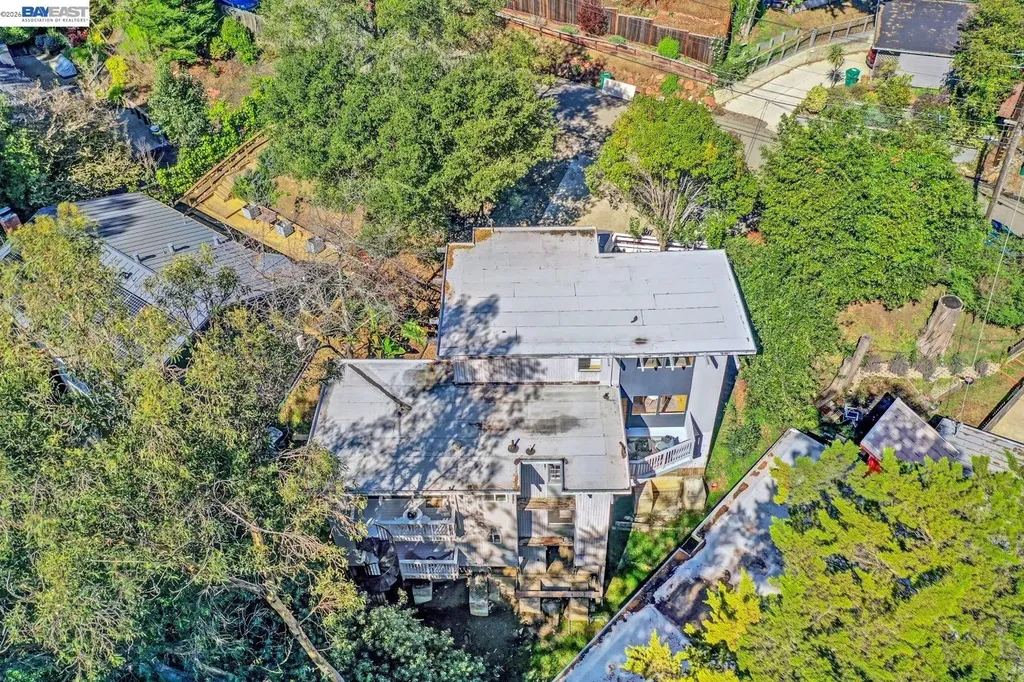 6956 Sayre Drive Oakland CA 94611