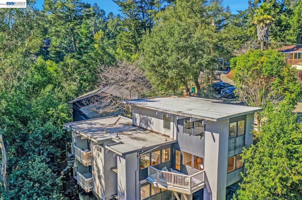 6956 Sayre Drive Oakland CA 94611