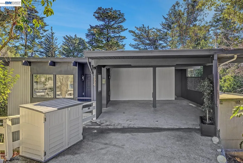 6956 Sayre Drive Oakland CA 94611