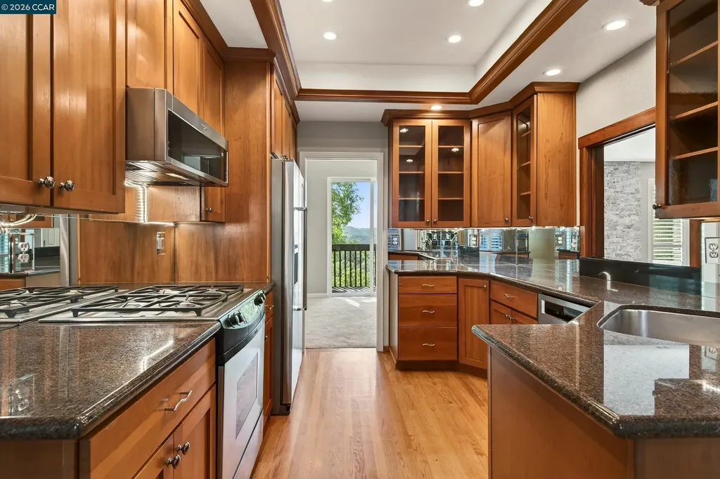 1975 Fair Ridge Court Walnut Creek CA 94597