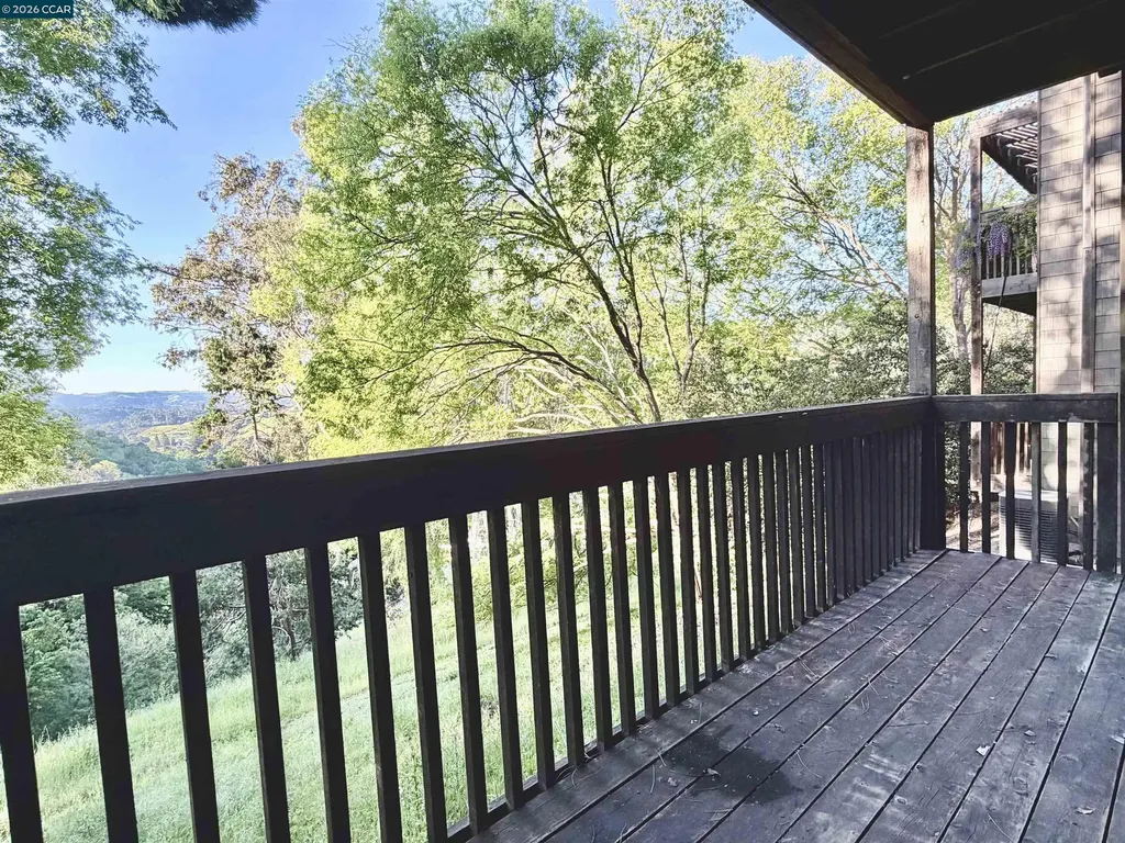 1975 Fair Ridge Court Walnut Creek CA 94597