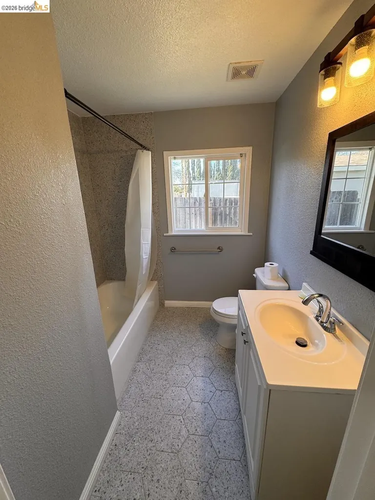 1936 & 1944 Vine Lane Antioch CA 94509