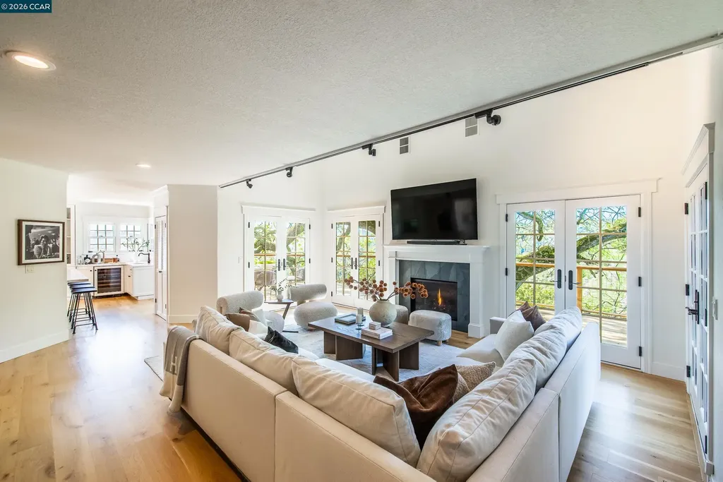 33 Deer Trail Lafayette CA 94549