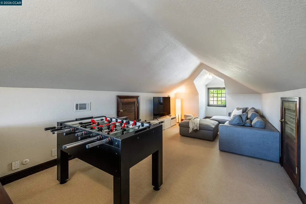 33 Deer Trail Lafayette CA 94549
