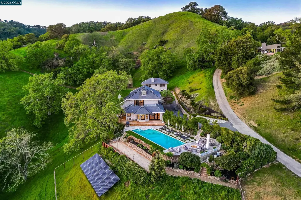 33 Deer Trail Lafayette CA 94549