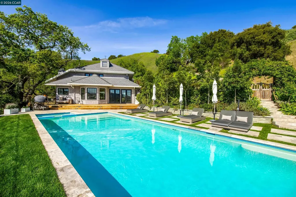 33 Deer Trail Lafayette CA 94549