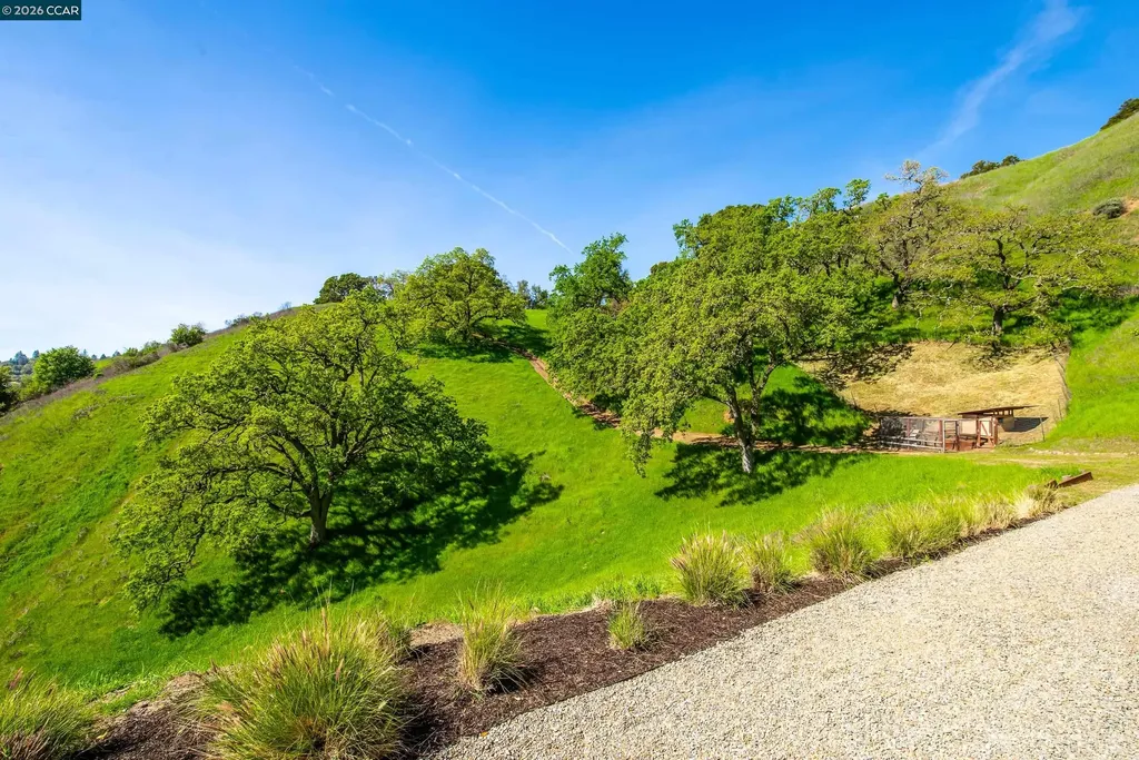 33 Deer Trail Lafayette CA 94549