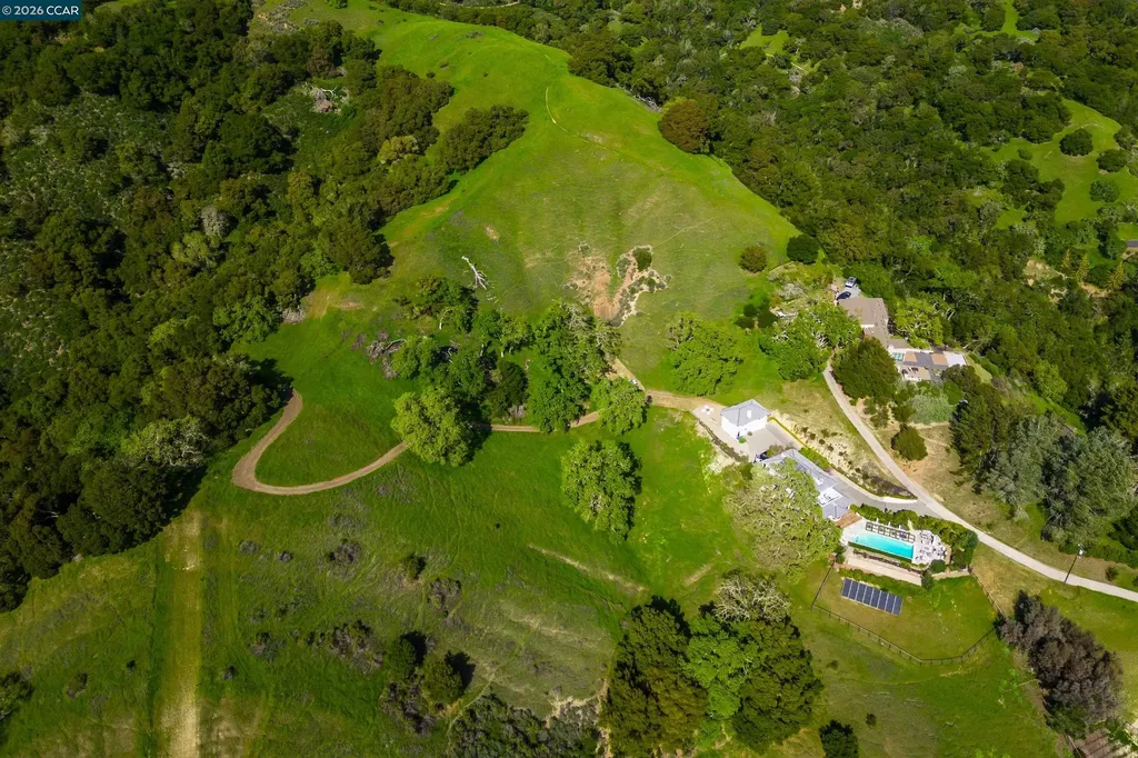 33 Deer Trail Lafayette CA 94549