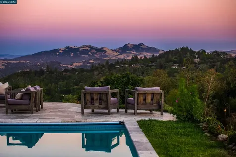 33 Deer Trail Lafayette CA 94549