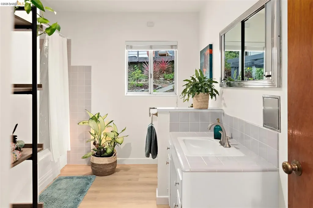 1799 Pomona Street Crockett CA 94525