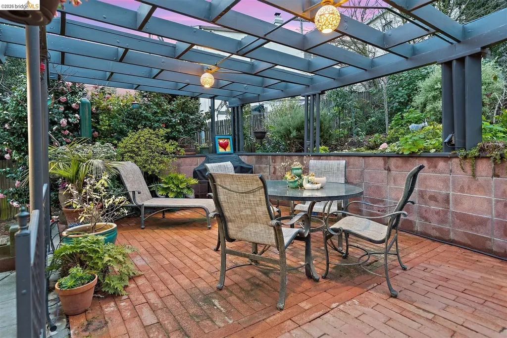 1799 Pomona Street Crockett CA 94525