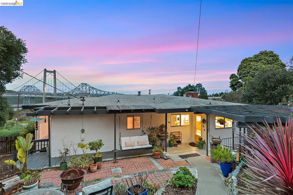 1799 Pomona Street Crockett CA 94525