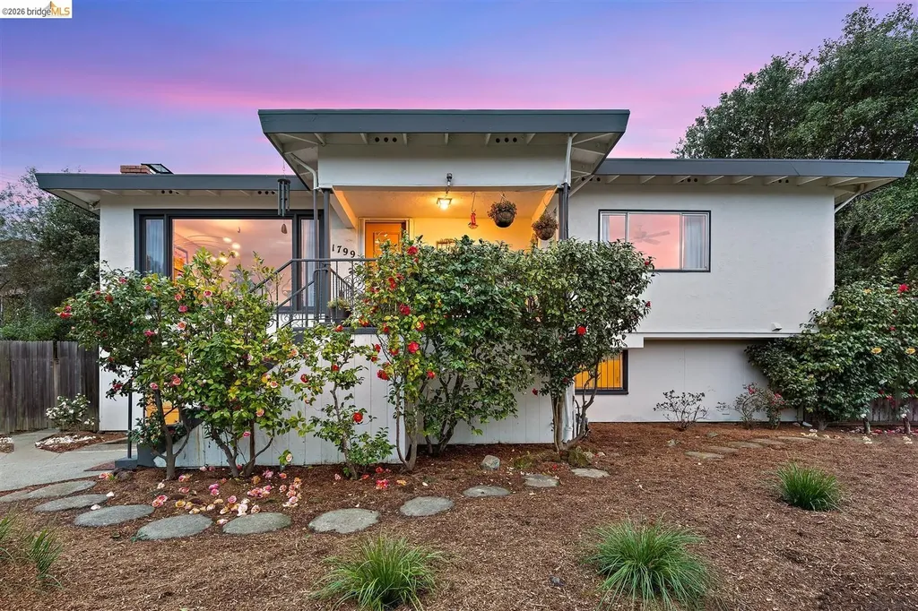 1799 Pomona Street Crockett CA 94525