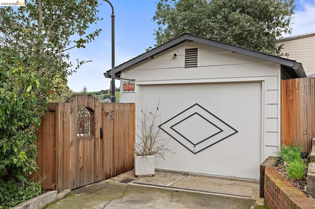 1799 Pomona Street Crockett CA 94525