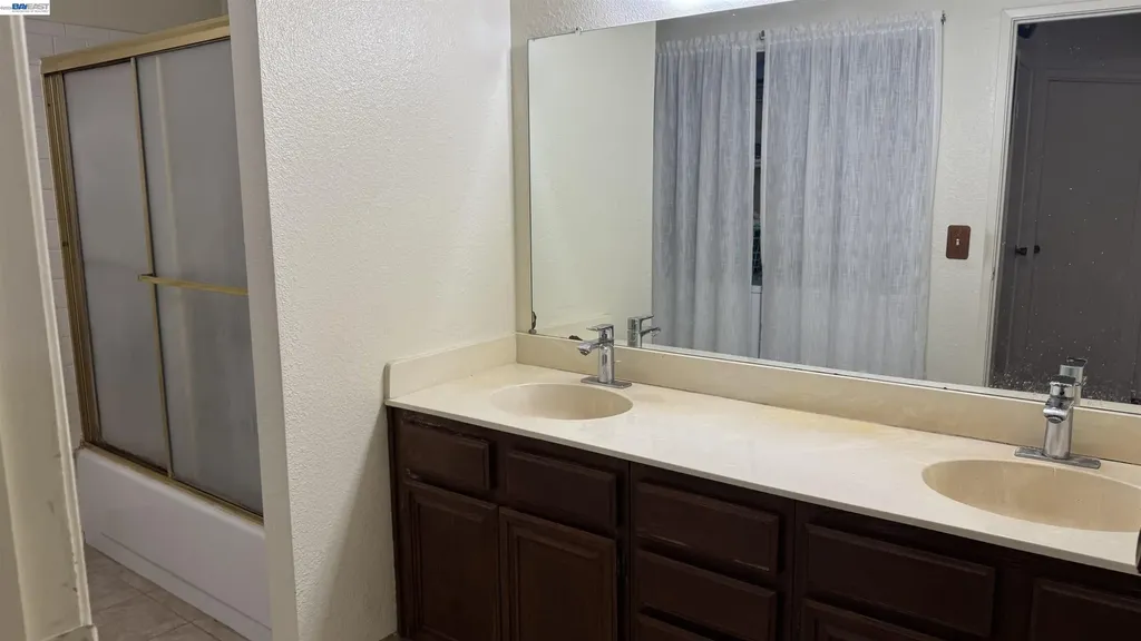 6043 Joaquin Murieta Avenue Newark CA 94560