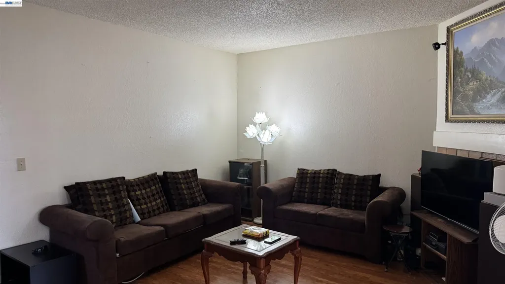 6043 Joaquin Murieta Avenue Newark CA 94560