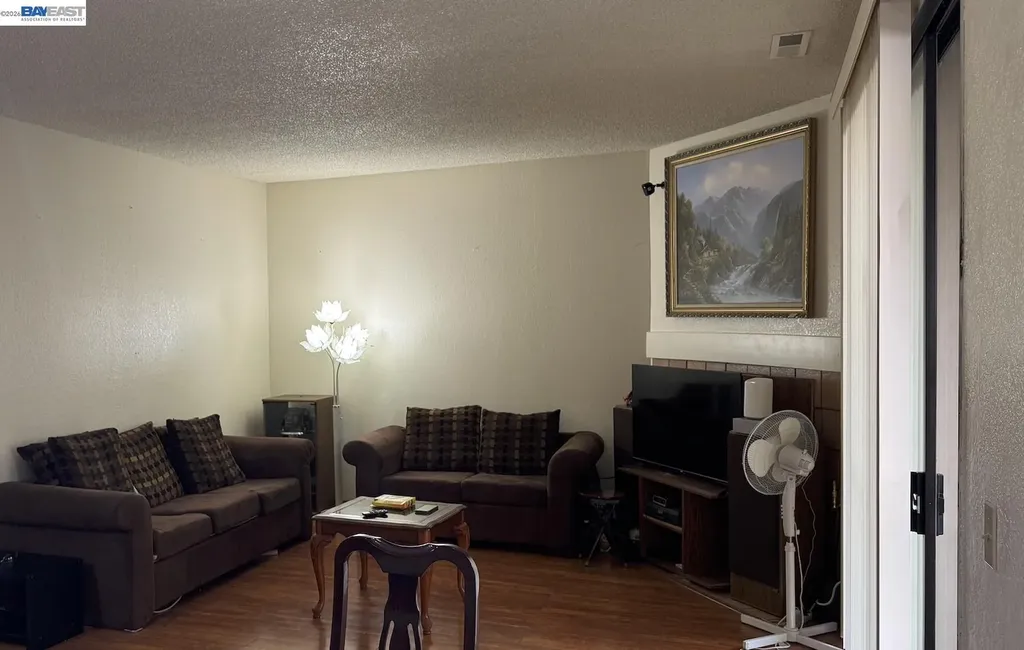 6043 Joaquin Murieta Avenue Newark CA 94560