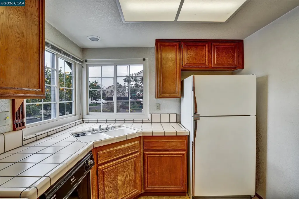 1286 Clarke Lane Alameda CA 94502