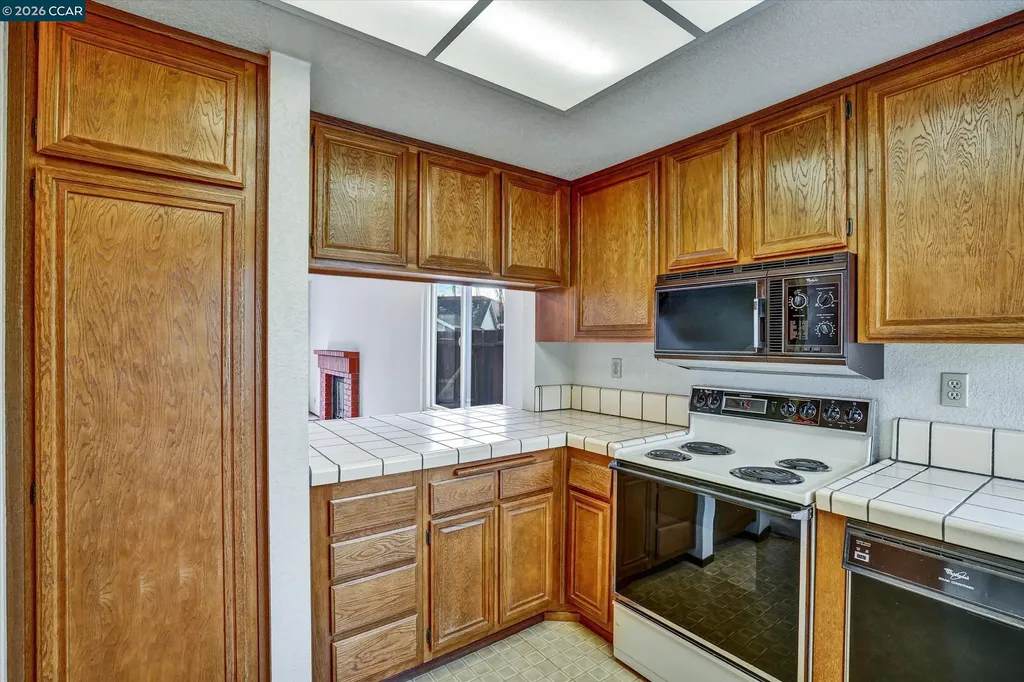 1286 Clarke Lane Alameda CA 94502