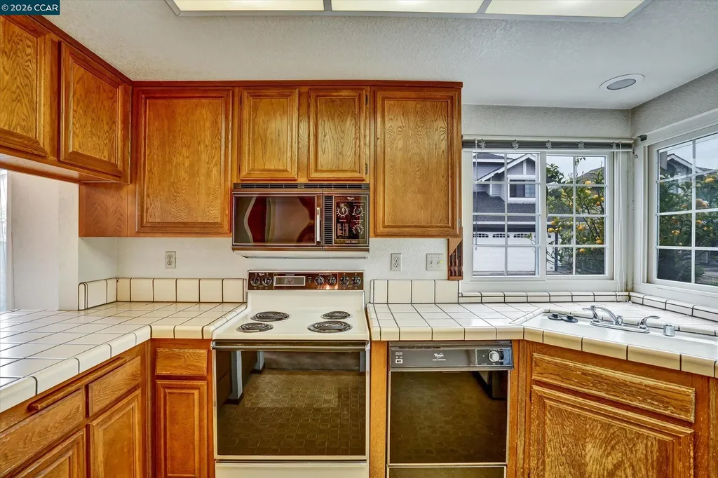 1286 Clarke Lane Alameda CA 94502