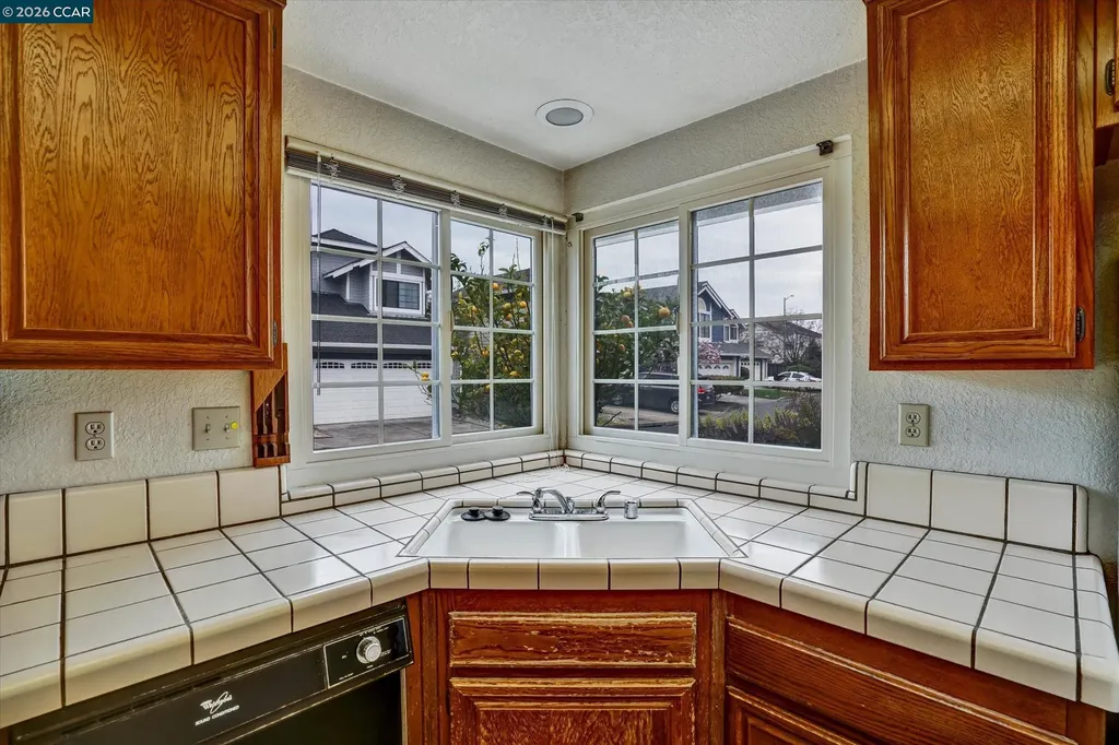 1286 Clarke Lane Alameda CA 94502