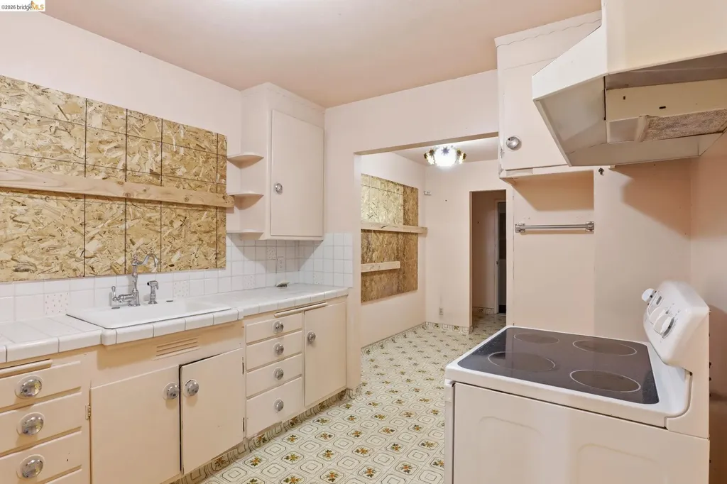 4445 Tompkins Avenue Oakland CA 94619