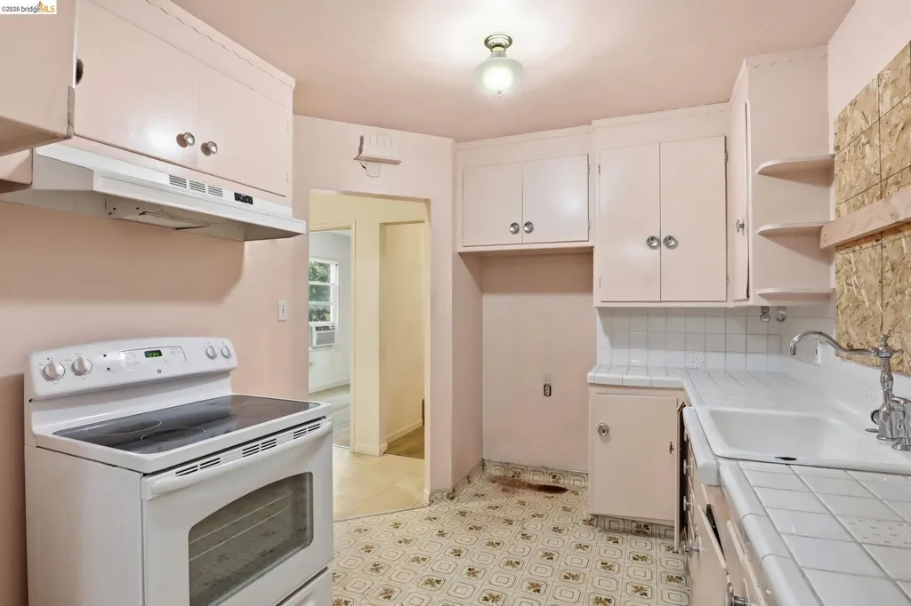 4445 Tompkins Avenue Oakland CA 94619