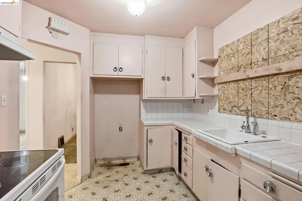 4445 Tompkins Avenue Oakland CA 94619