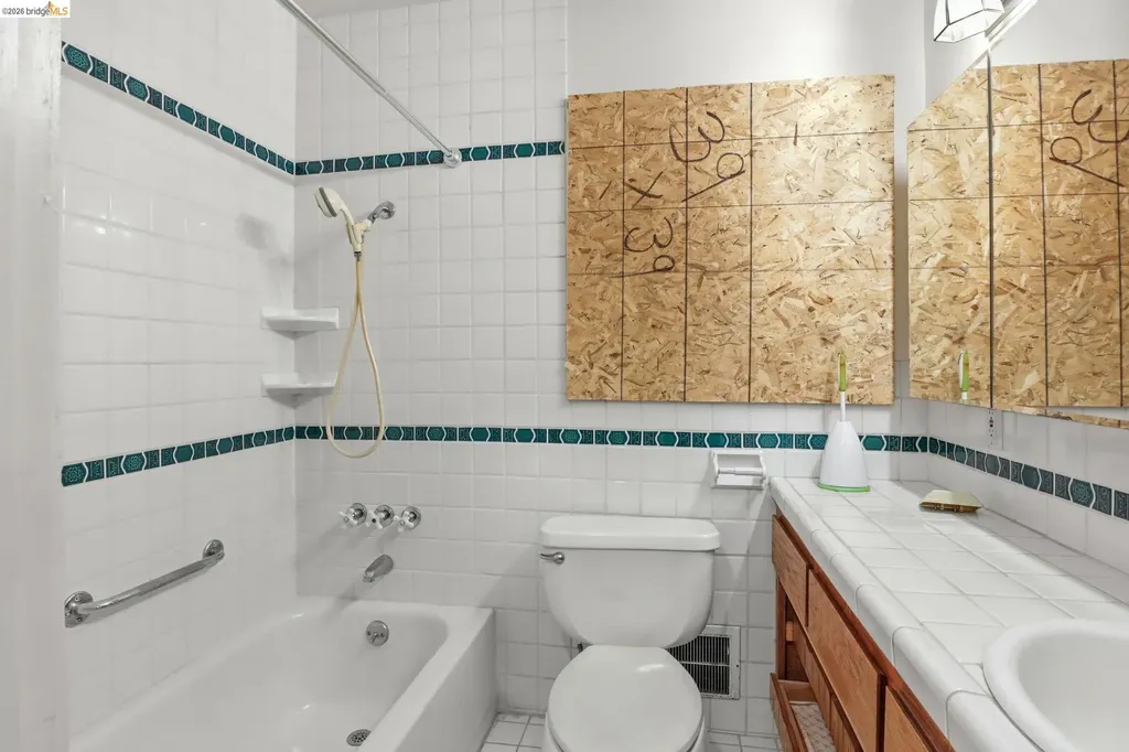 4445 Tompkins Avenue Oakland CA 94619