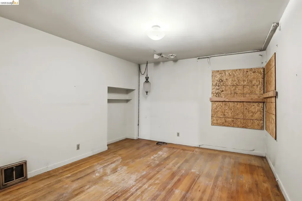 4445 Tompkins Avenue Oakland CA 94619